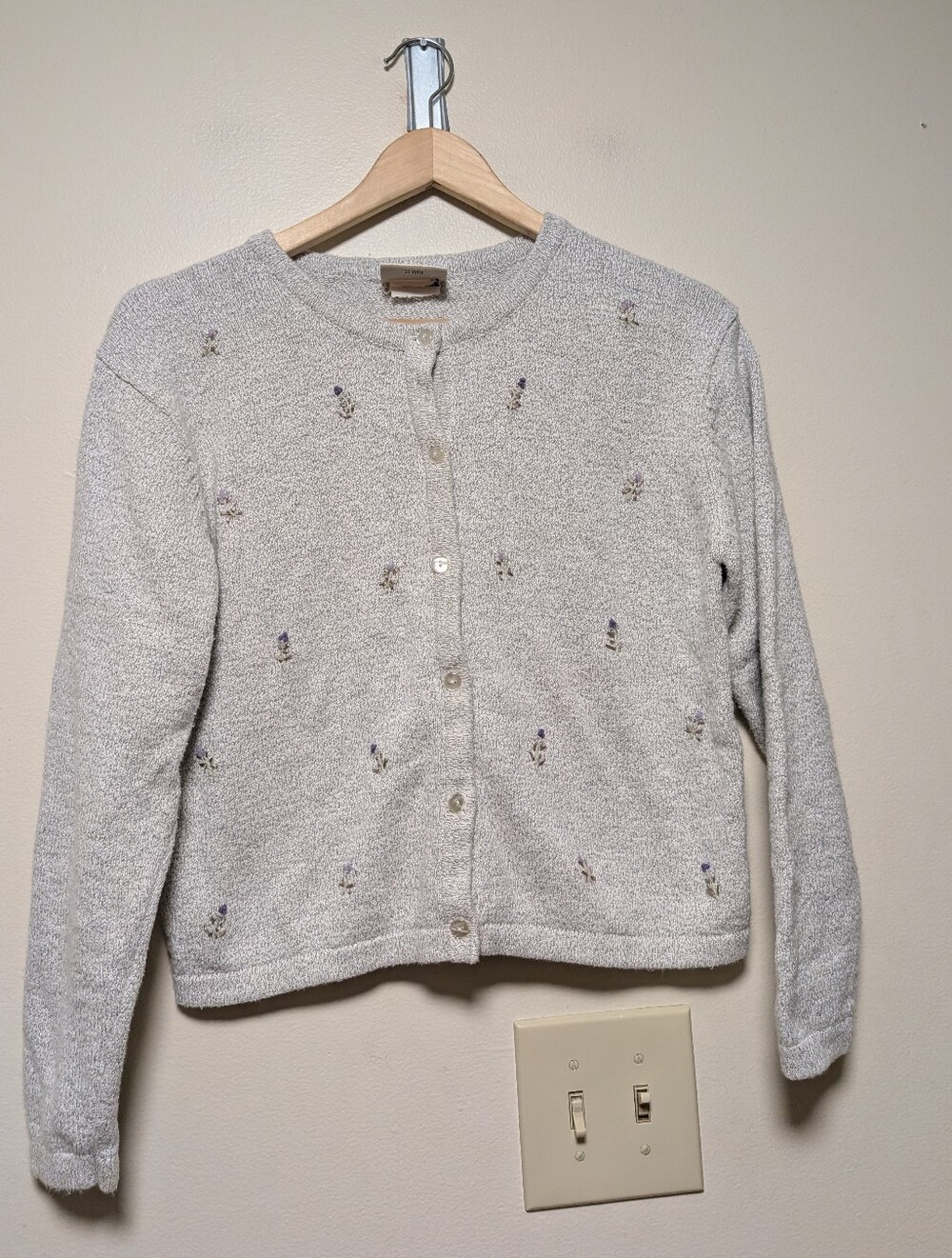 Northern Reflections Gray Floral Embroidered Cardigan Sweater Large